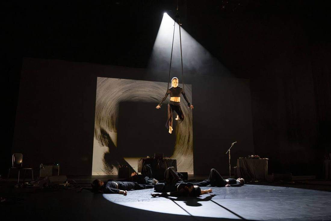 (O)) &mdash; aerial performance